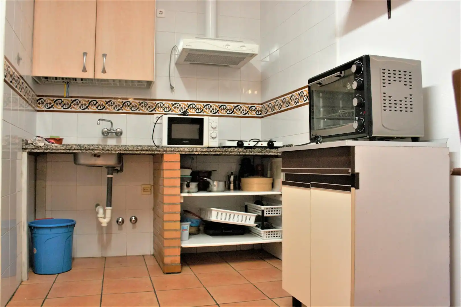Kitchen of Flat for share in Sevilla  with Furnished, Washing machine and TV