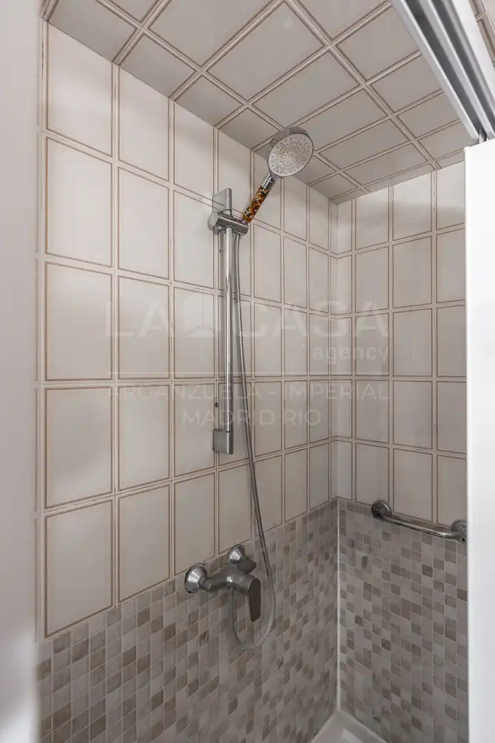 Bathroom of Flat for sale in Arganzuela