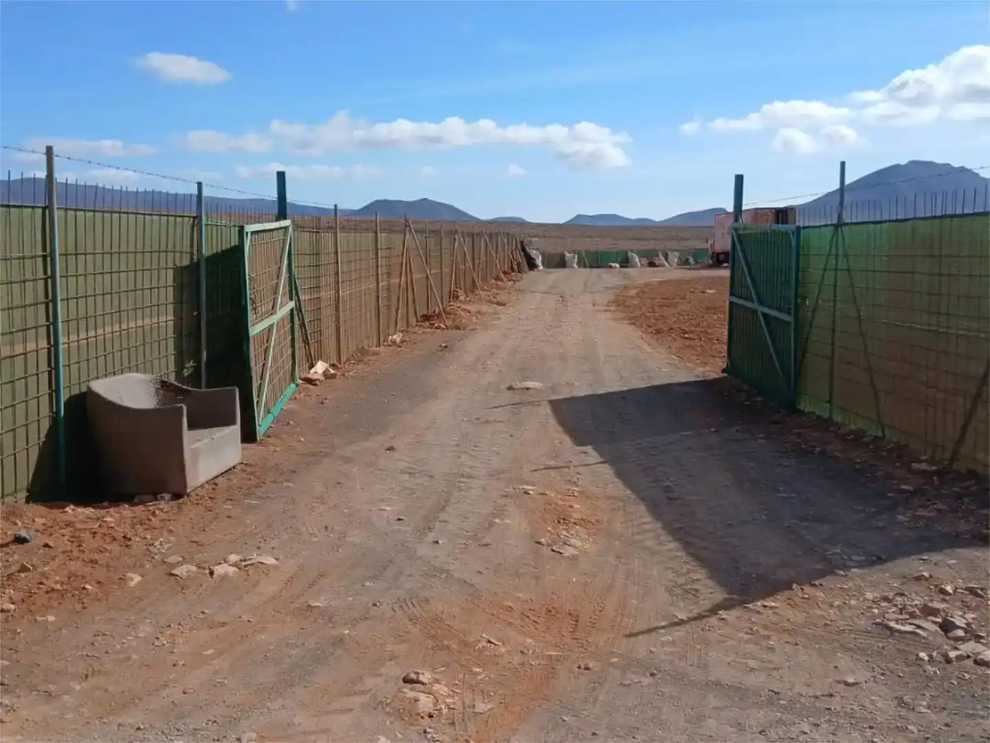 Vista exterior de Finca rústica en venda en Antigua amb Jardí privat, Traster i Moblat