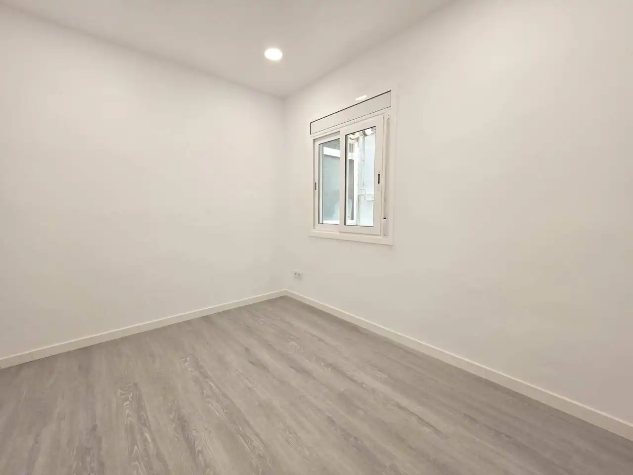 Schlafzimmer von Wohnung zum Verkauf in Barcelona mit Klimaanlage, Parkett und Terrasse