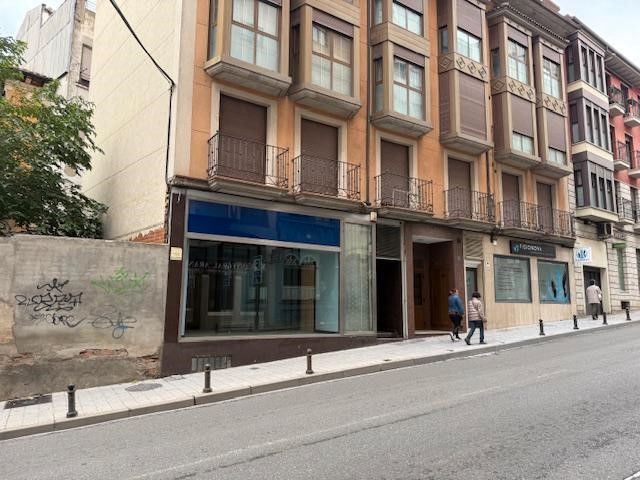 Vista exterior de Local en venda en Aranda de Duero