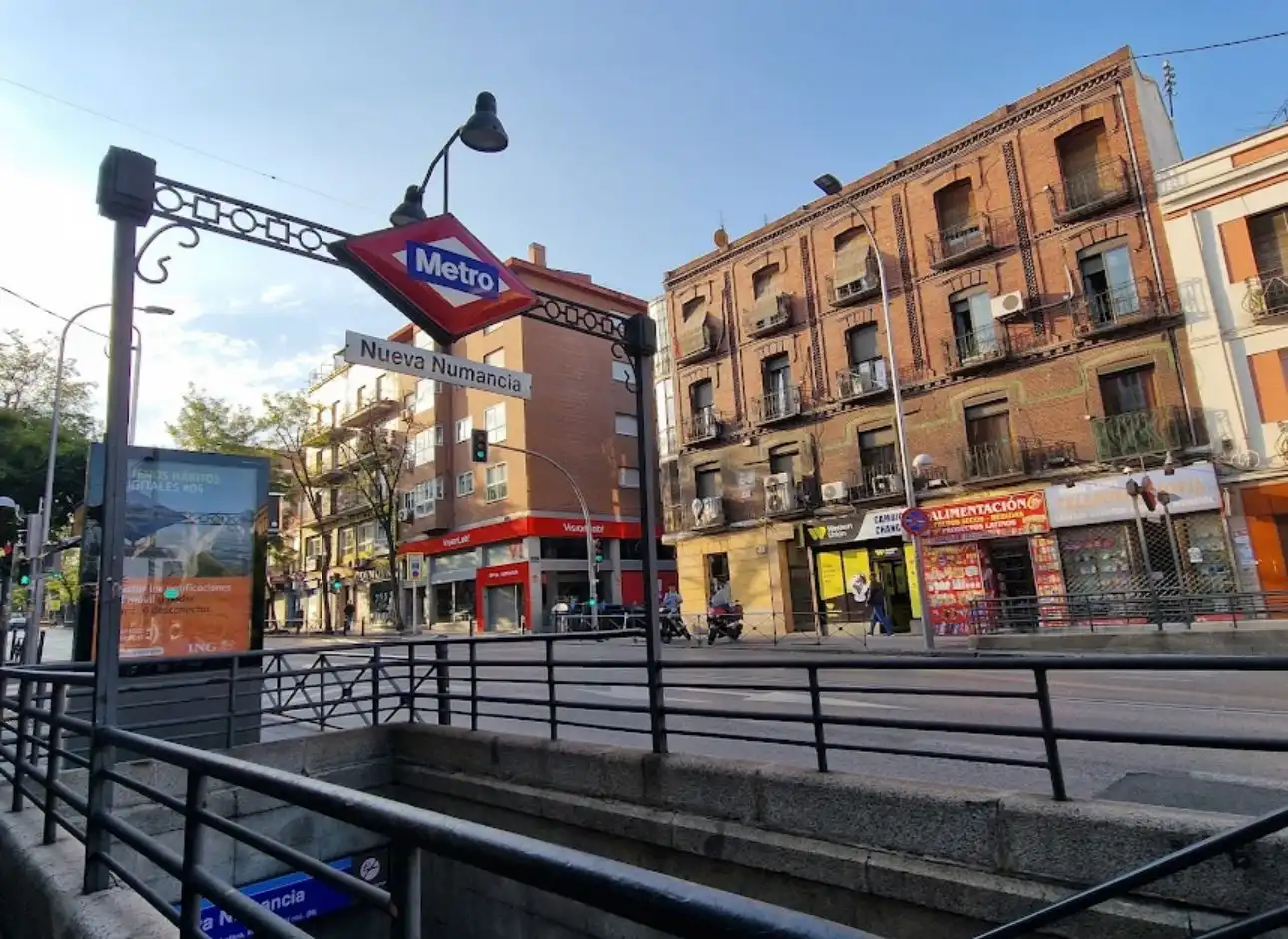 Vista exterior de Pis en venda en Madrid amb Calefacció i Moblat