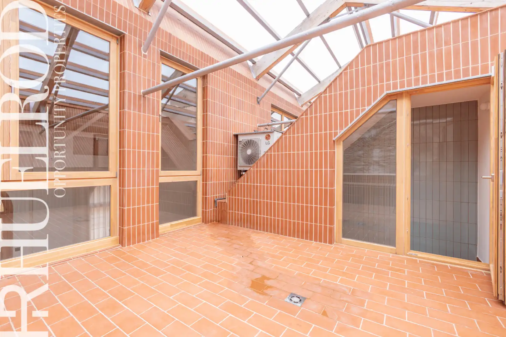 Exterior view of Ground floor for sale in Barcelona  with Air Conditioner, Heating and Terrace