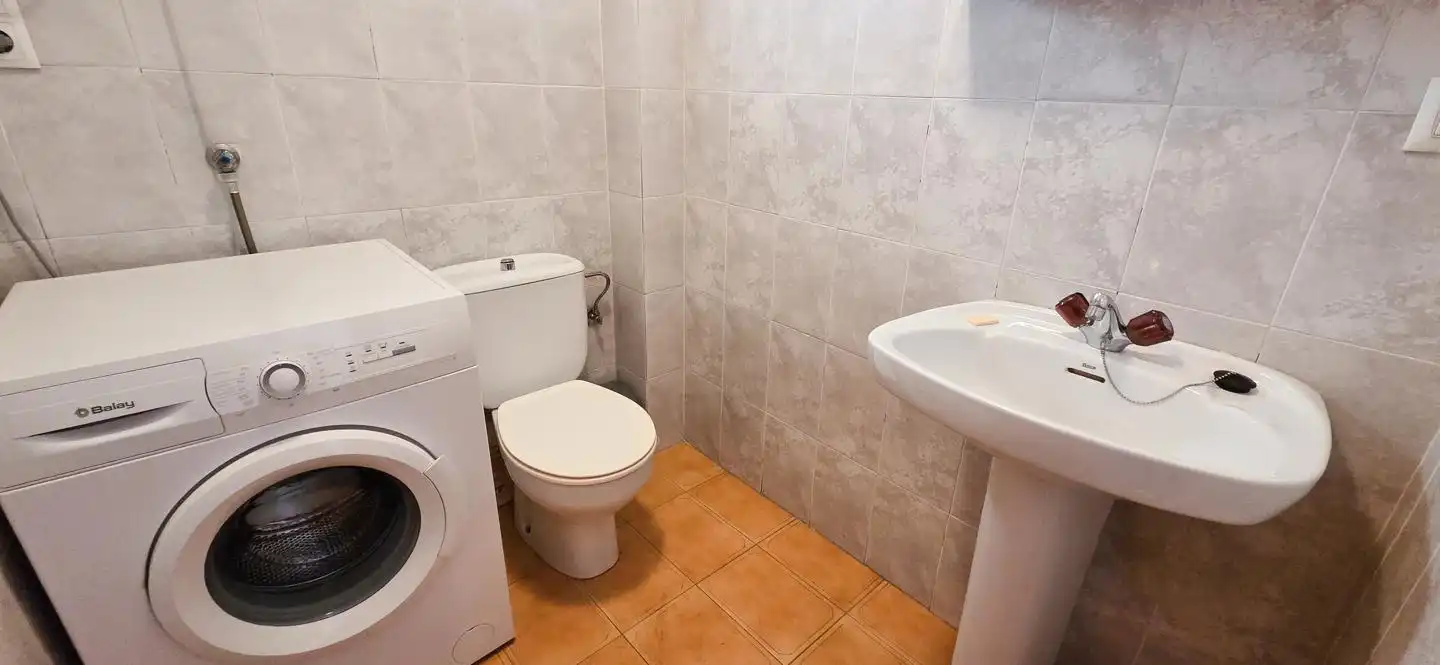 Badezimmer von Einfamilien-Reihenhaus zur Miete in Santa Pola mit Klimaanlage, Terrasse und Möbliert
