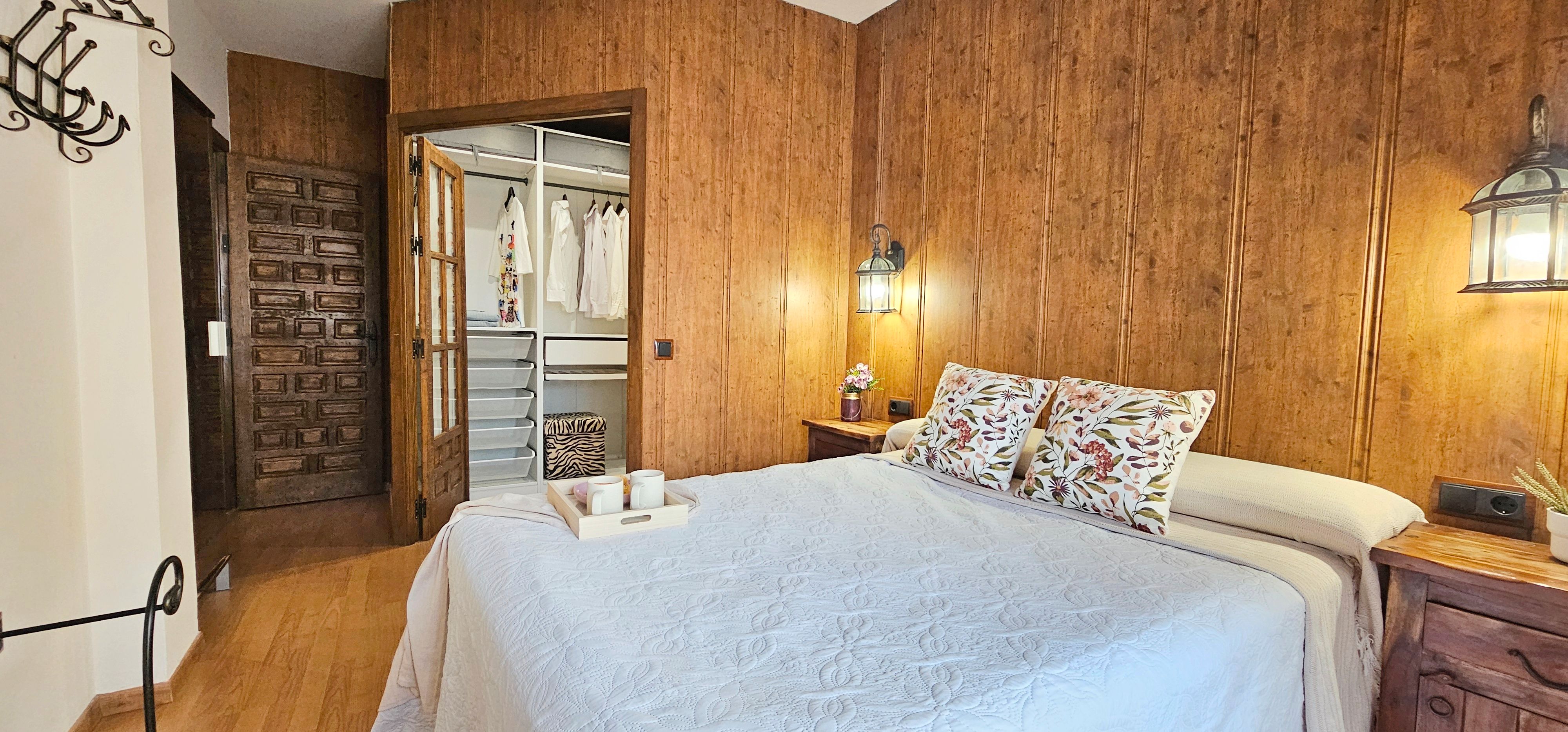 House or chalet for sale in  C. Praga, 14, Núcleo urbano