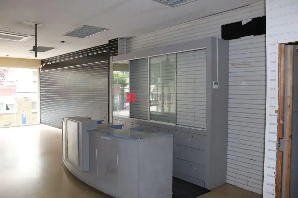 Local comercial de lloguer a Ensanche - Sar