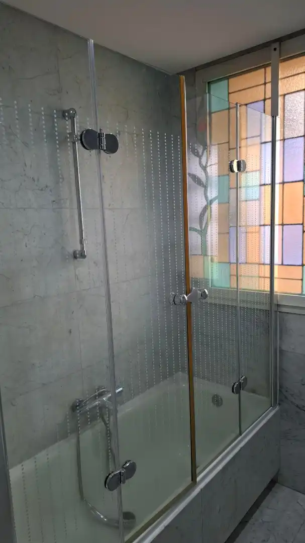 Badezimmer von Dachboden zum Verkauf in Madrid mit Klimaanlage, Heizung und Parkett