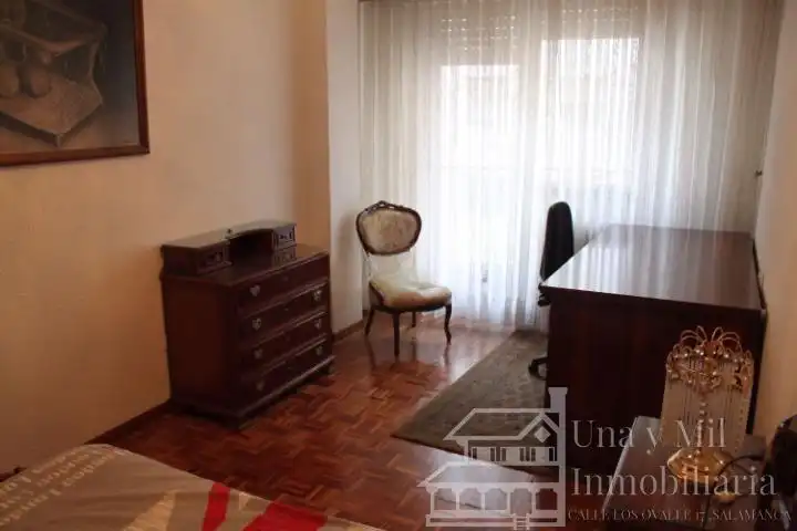 Dormitori de Pis de lloguer en Salamanca amb Calefacció, Parquet i Terrassa