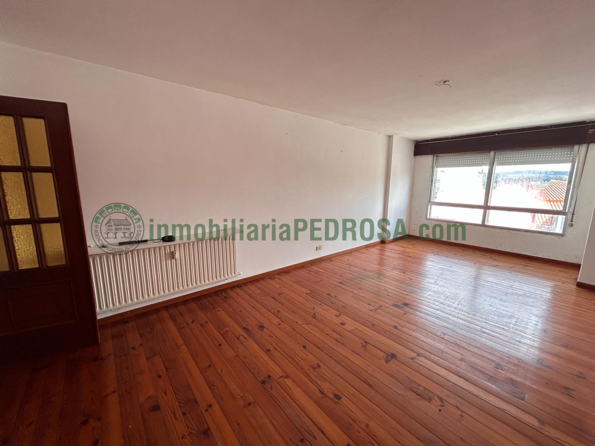 Sala d'estar de Pis en venda en Pontevedra Capital  amb Calefacció i Traster