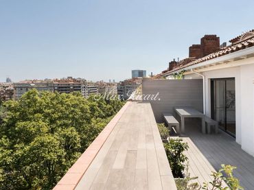 Attique avec balcon à louer à Sarrià - Sant Gervasi