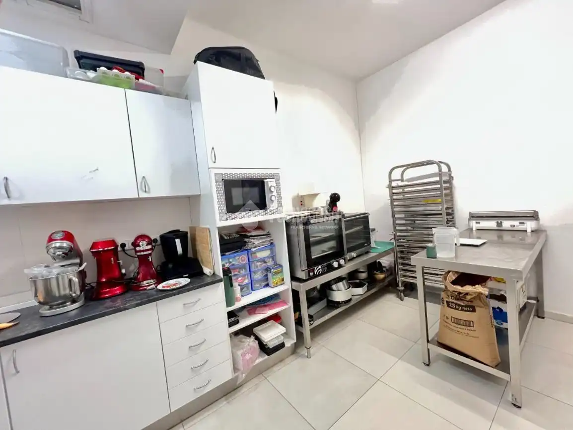 Cocina de Local en venta en Madrid con Aire acondicionado