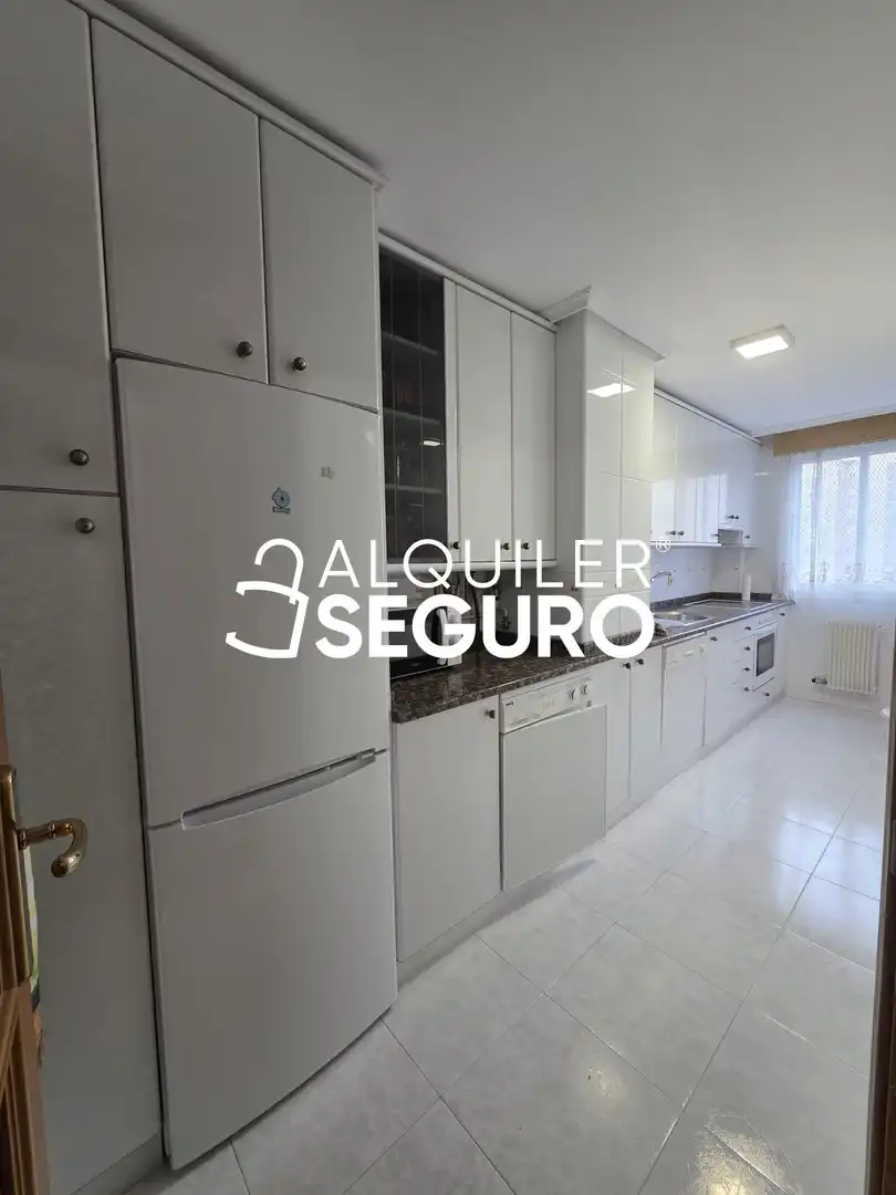 Cocina de Piso de alquiler en Burgos con Calefacción y Amueblado