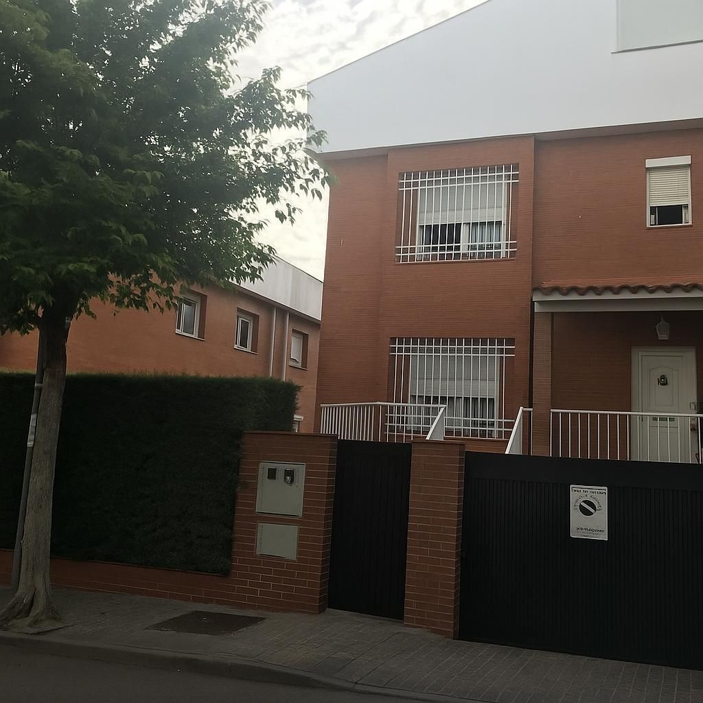 Vista exterior de Casa adosada en venda en Mérida amb Aire condicionat i Jardí privat