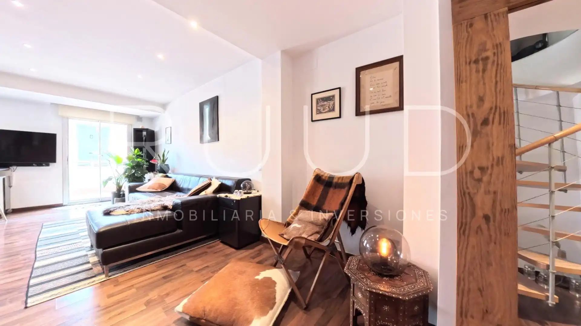 Living room of Duplexes for sale in Castelldefels  with Air Conditioner, Heating and Parquet flooring
