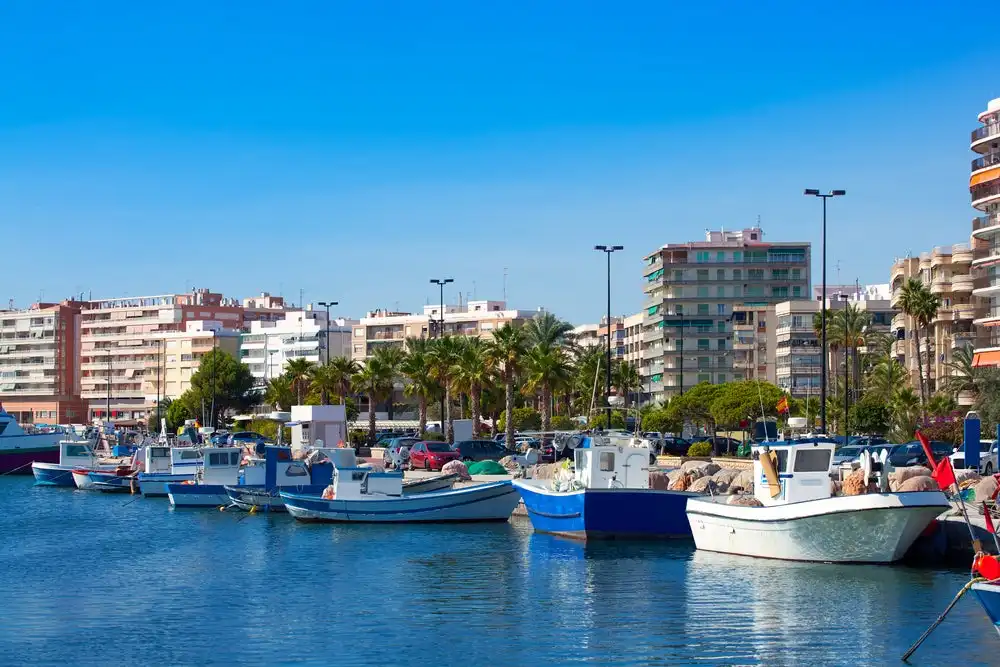 Vista exterior de Pis en venda en Santa Pola amb Terrassa i Balcó