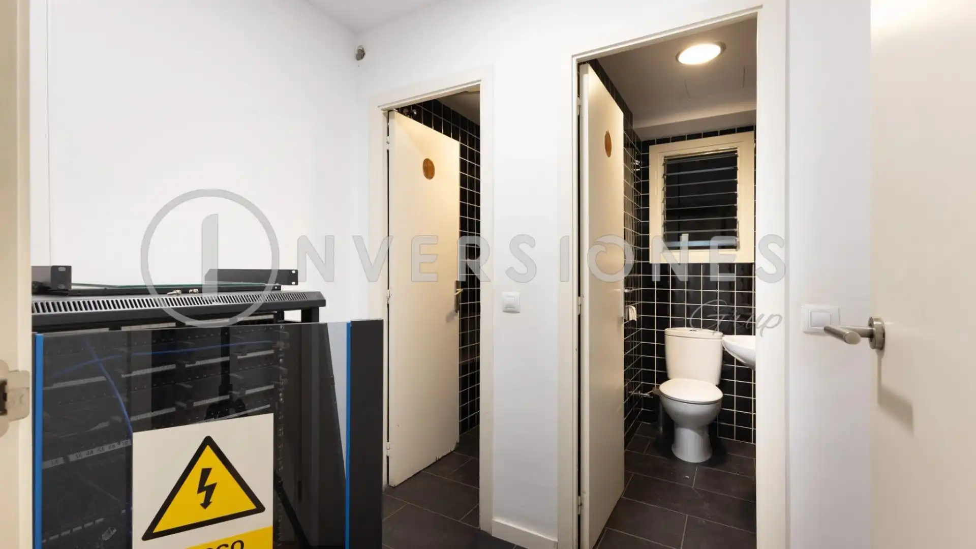 Baño de Oficina de alquiler en Barcelona con Aire acondicionado, Calefacción y Terraza