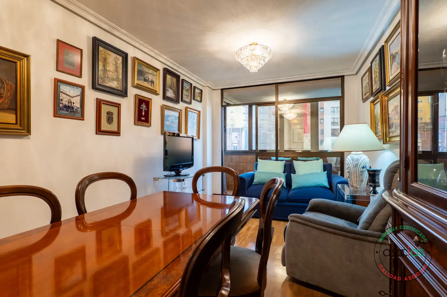 Sala d'estar de Pis en venda en Oviedo  amb Calefacció, Parquet i Terrassa