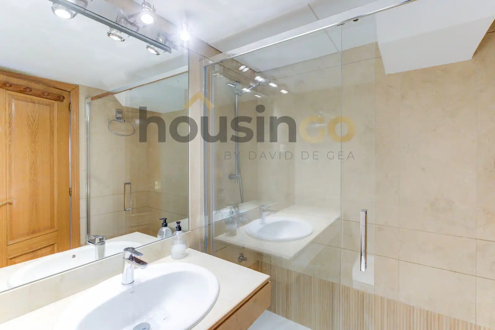Badezimmer von Dachboden zur Miete in Madrid mit Klimaanlage und Terrasse