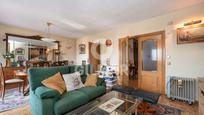 Living room of Single-family semi-detached for sale in  Madrid Capital  with Heating, Private garden and Parquet flooring
