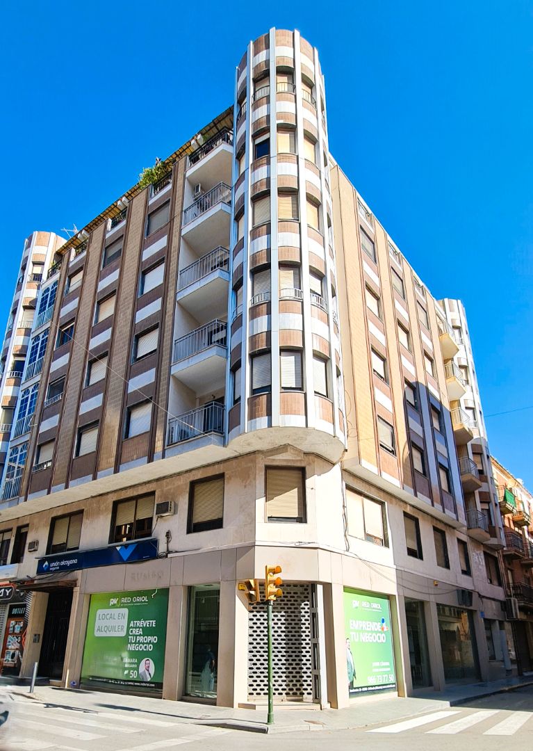 Vista exterior de Pis en venda en Orihuela amb Calefacció, Terrassa i Traster