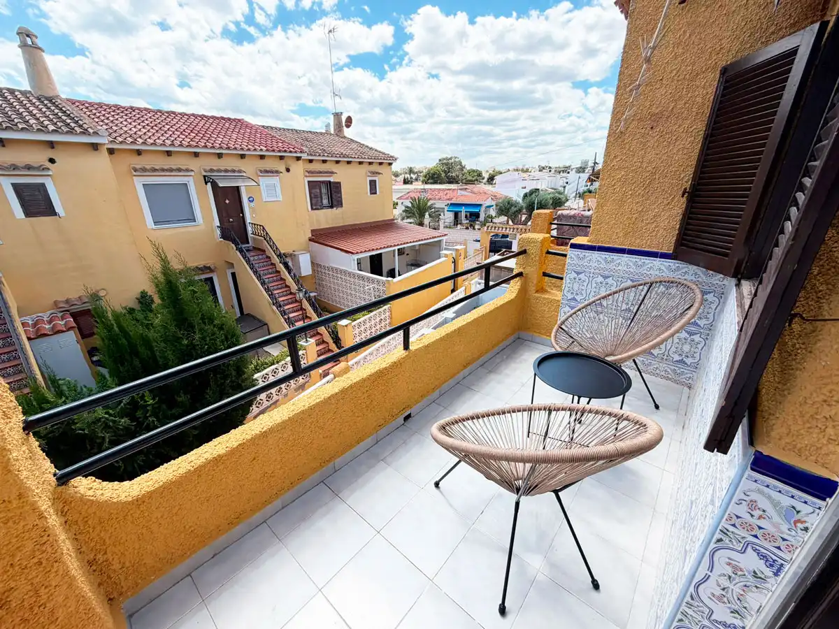 Terraza de Piso en venta en Torrevieja con Terraza, Amueblado y Horno
