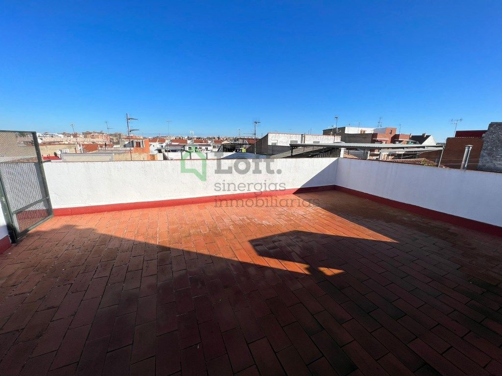 Vista exterior de Edifici en venda en Badajoz Capital