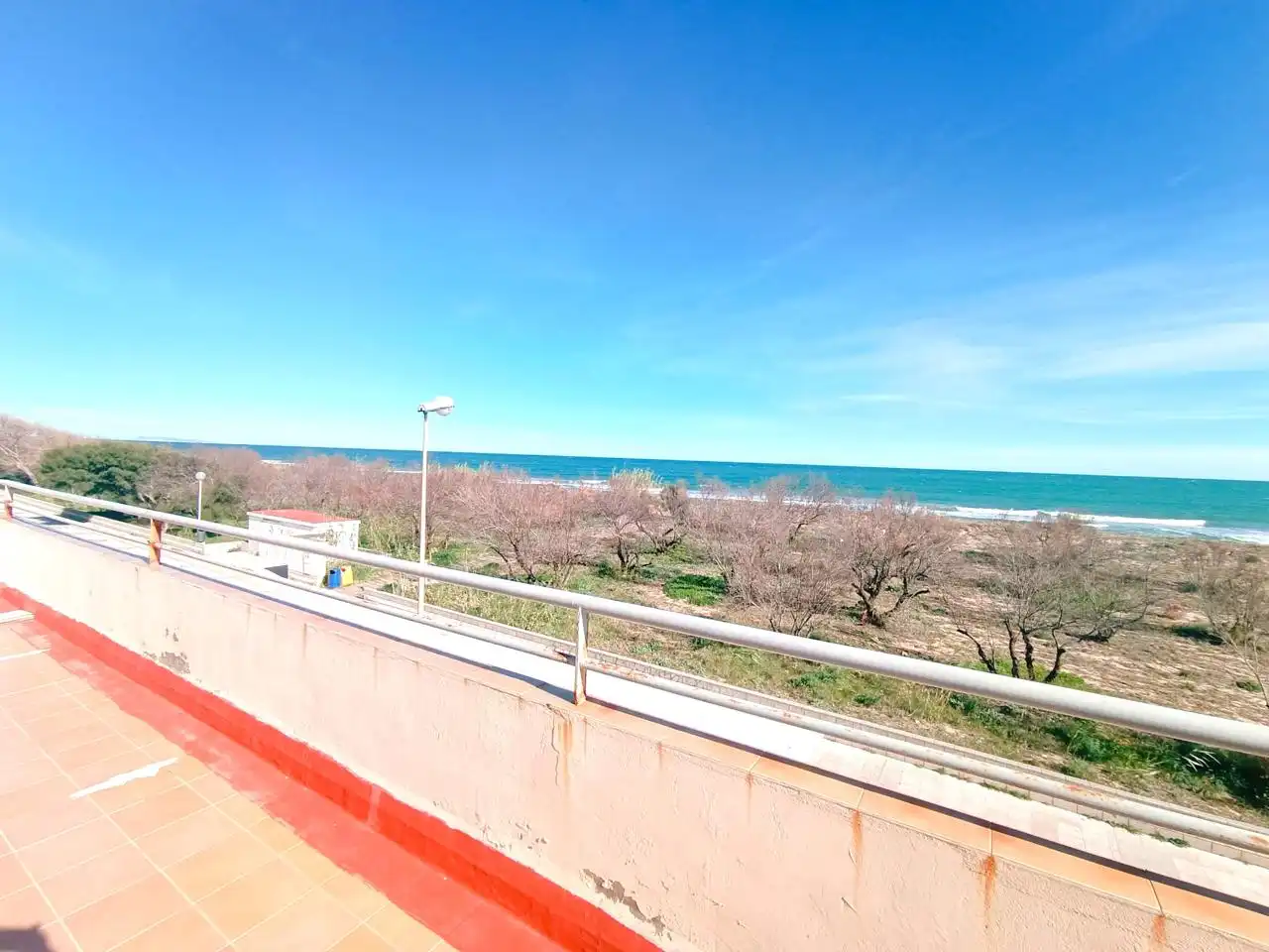 Terrassa de Casa o xalet en venda en Oliva amb Aire condicionat, Jardí privat i Terrassa