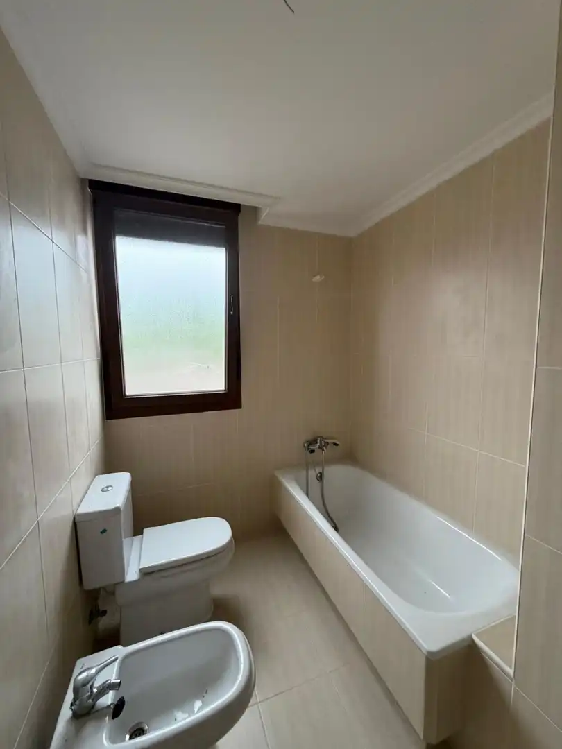 Baño de Piso en venta en Meruelo con Calefacción, Terraza y Piscina comunitaria