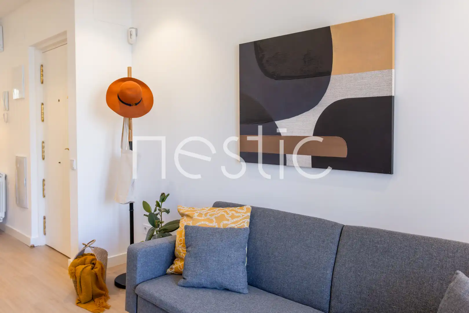 Sala d'estar de Apartament de lloguer en Madrid amb Aire condicionat, Calefacció i Moblat