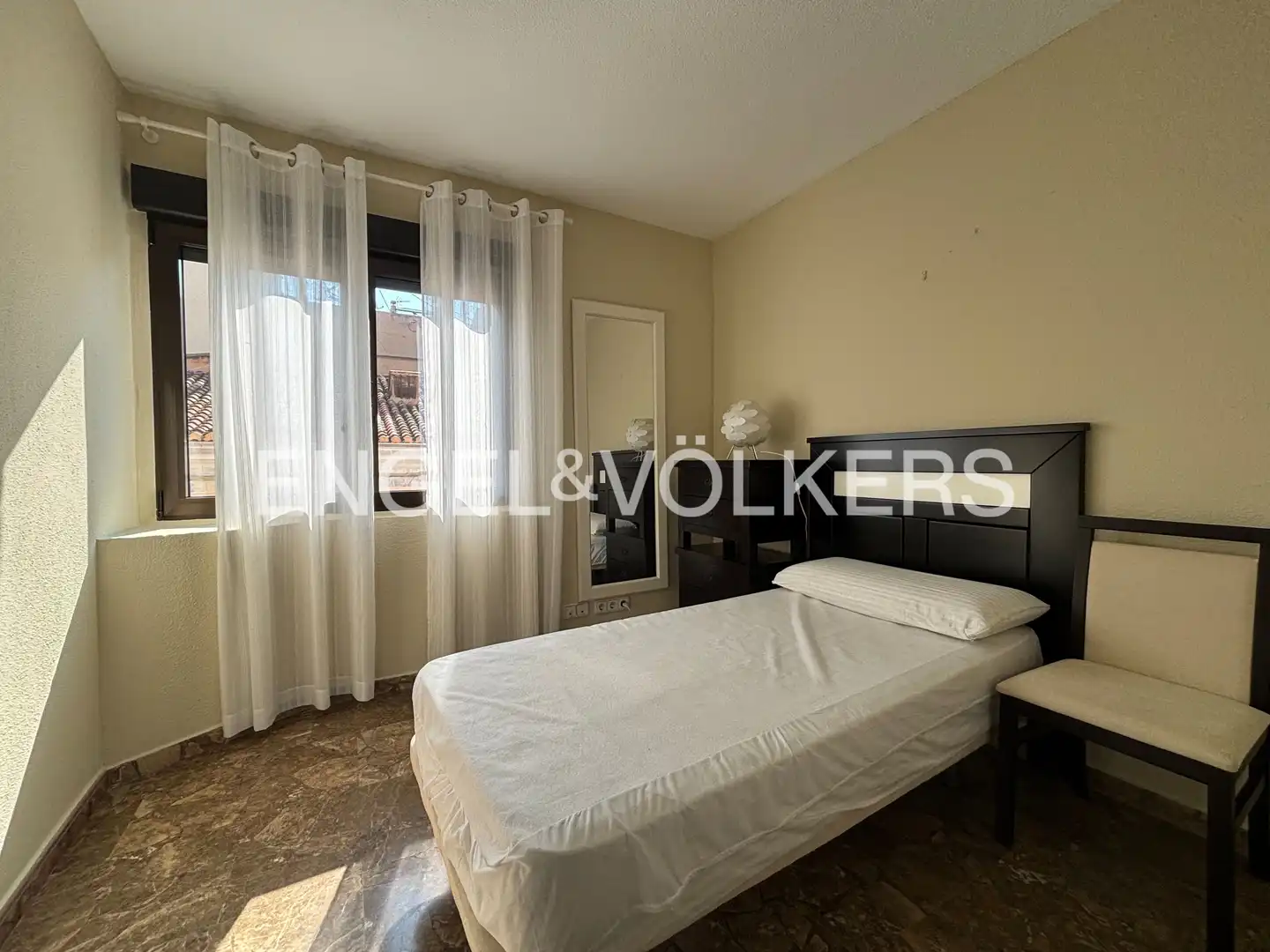 Schlafzimmer von Wohnung zur Miete in Valencia mit Klimaanlage, Heizung und Balkon