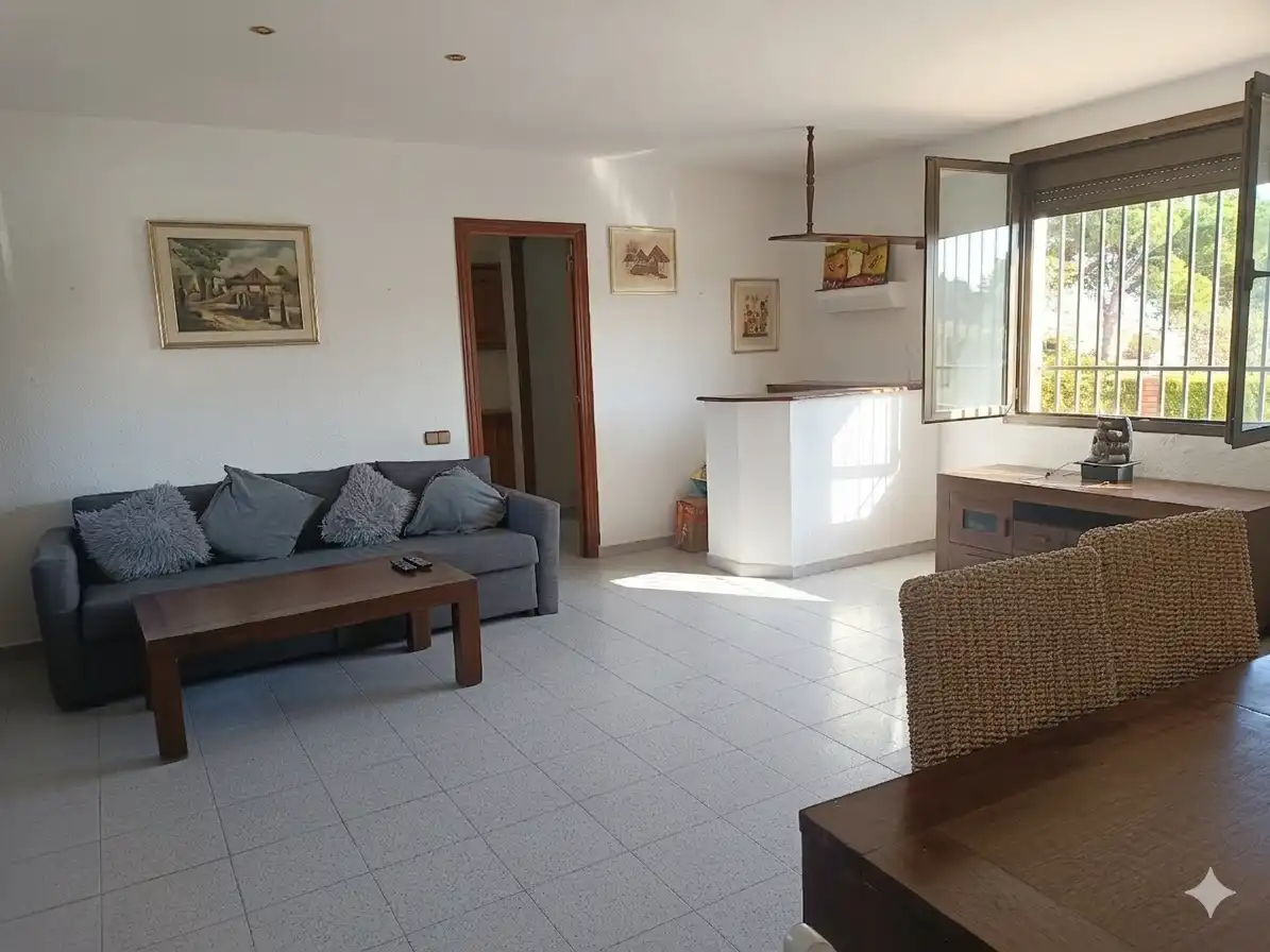 Sala de estar de Casa o chalet en venta en Vilanova i la Geltrú con Calefacción, Terraza y Trastero