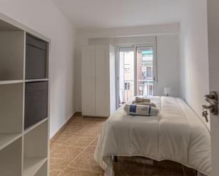 Bedroom of Apartment to share in  Valencia Capital  with Air Conditioner and Balcony