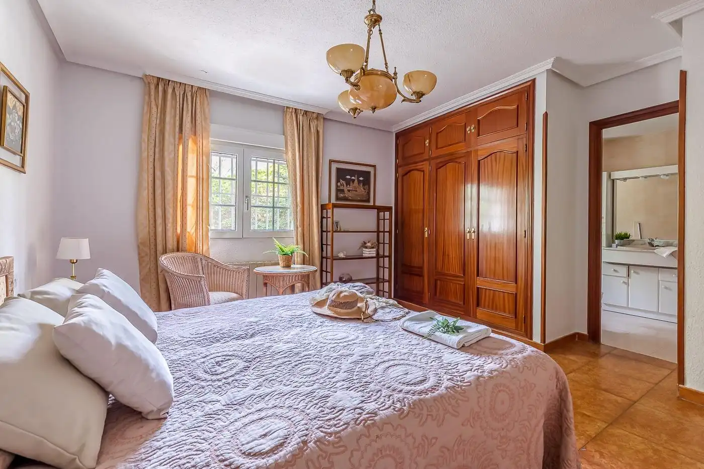 Habitación de Casa o chalet en venta en San Lorenzo de El Escorial con Calefacción, Alarma y Piscina comunitaria