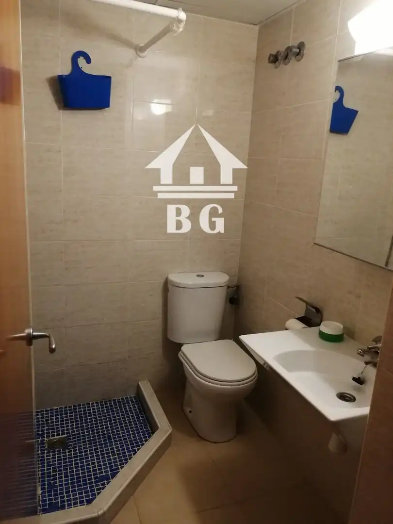 Badezimmer von Wohnung zum Verkauf in Lloret de Mar mit Klimaanlage, Heizung und Terrasse