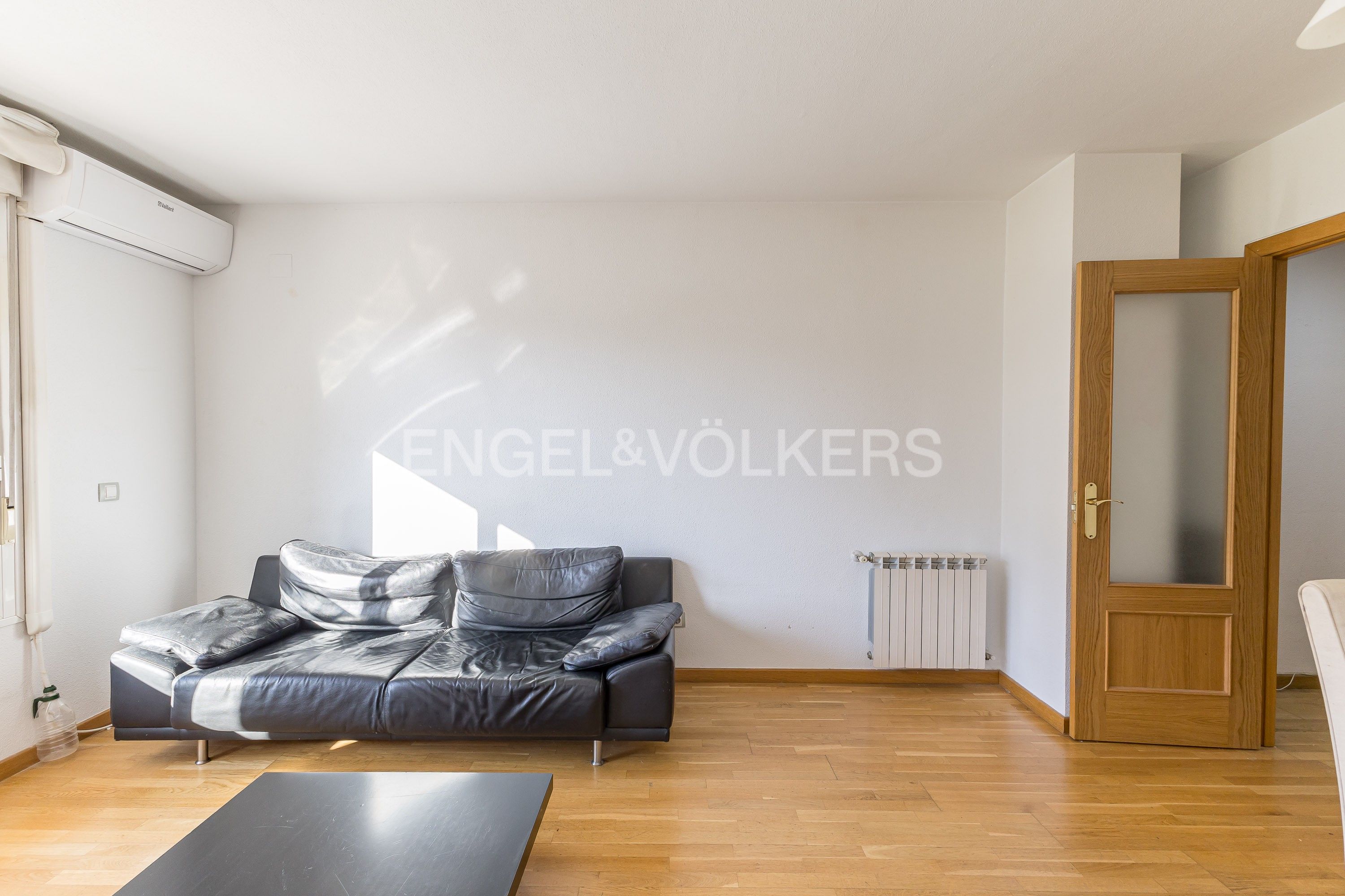 Living room of Apartment for sale in  Madrid Capital  with Air Conditioner, Heating and Swimming Pool