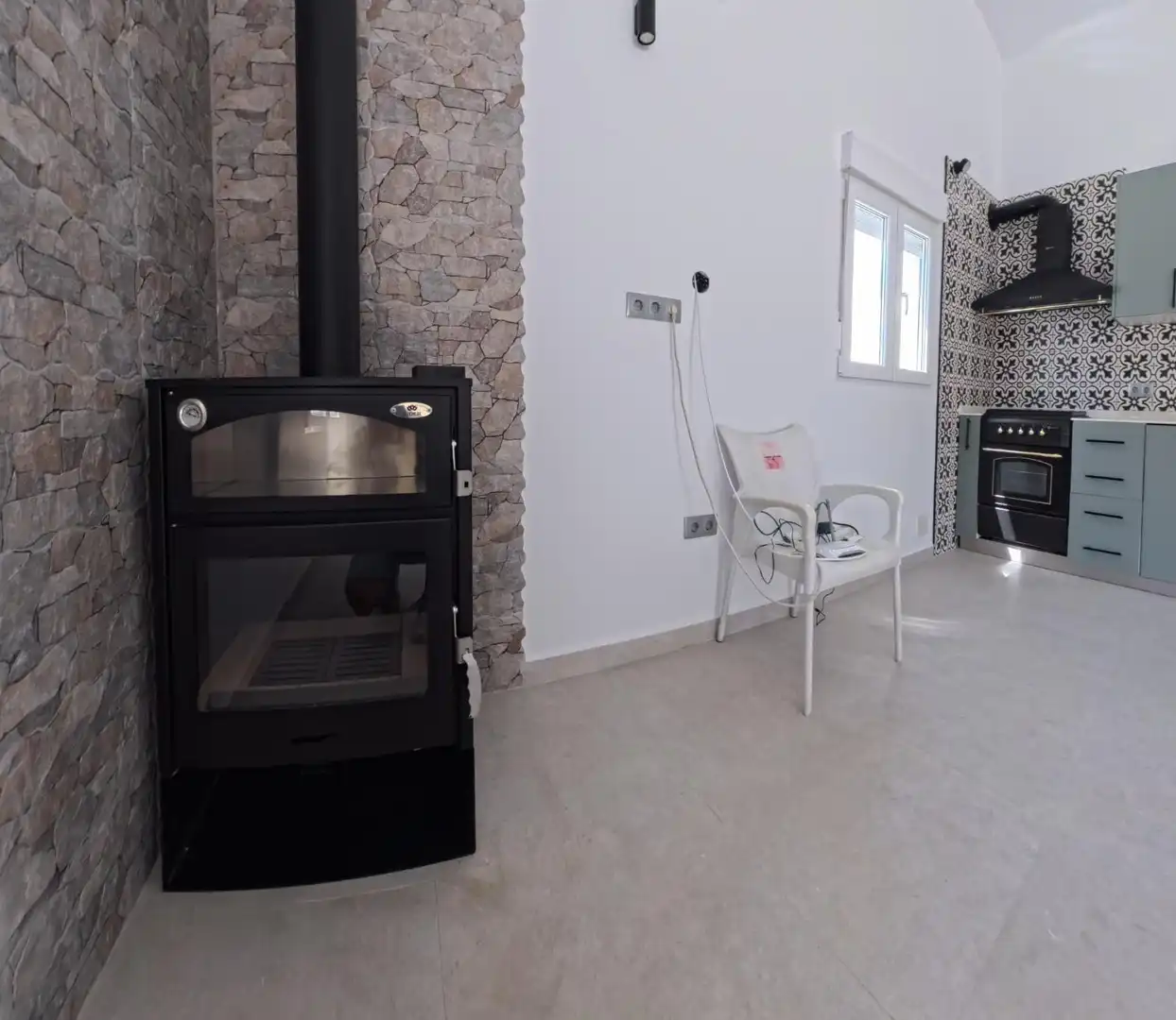 Country house zur Miete in Sayalonga mit Privatgarten, Terrasse und Schwimmbad