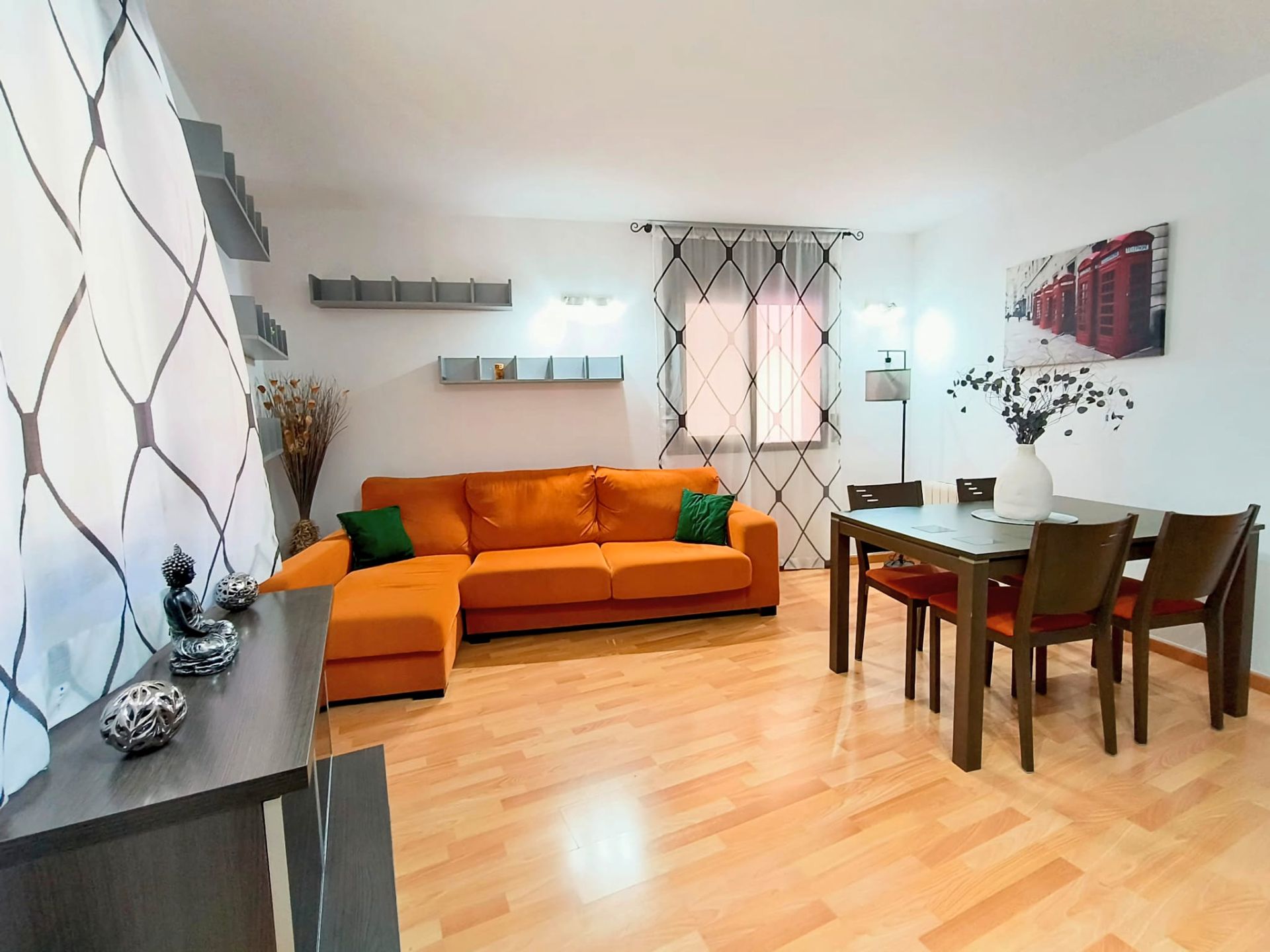 Sala de estar de Planta baja en venta en Rubí con Calefacción, Parquet y Amueblado