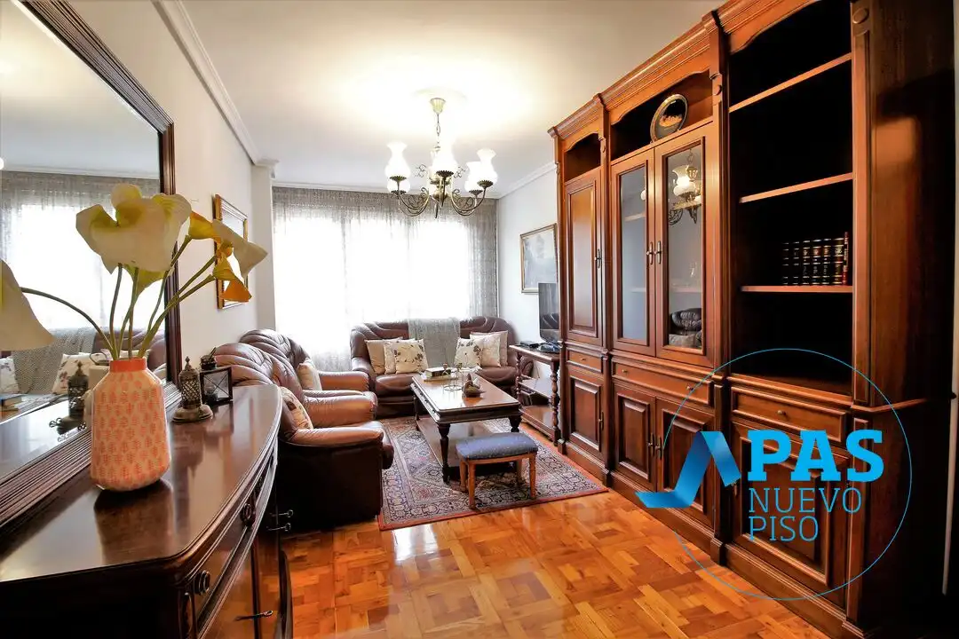 Sala d'estar de Pis en venda en Santander amb Moblat