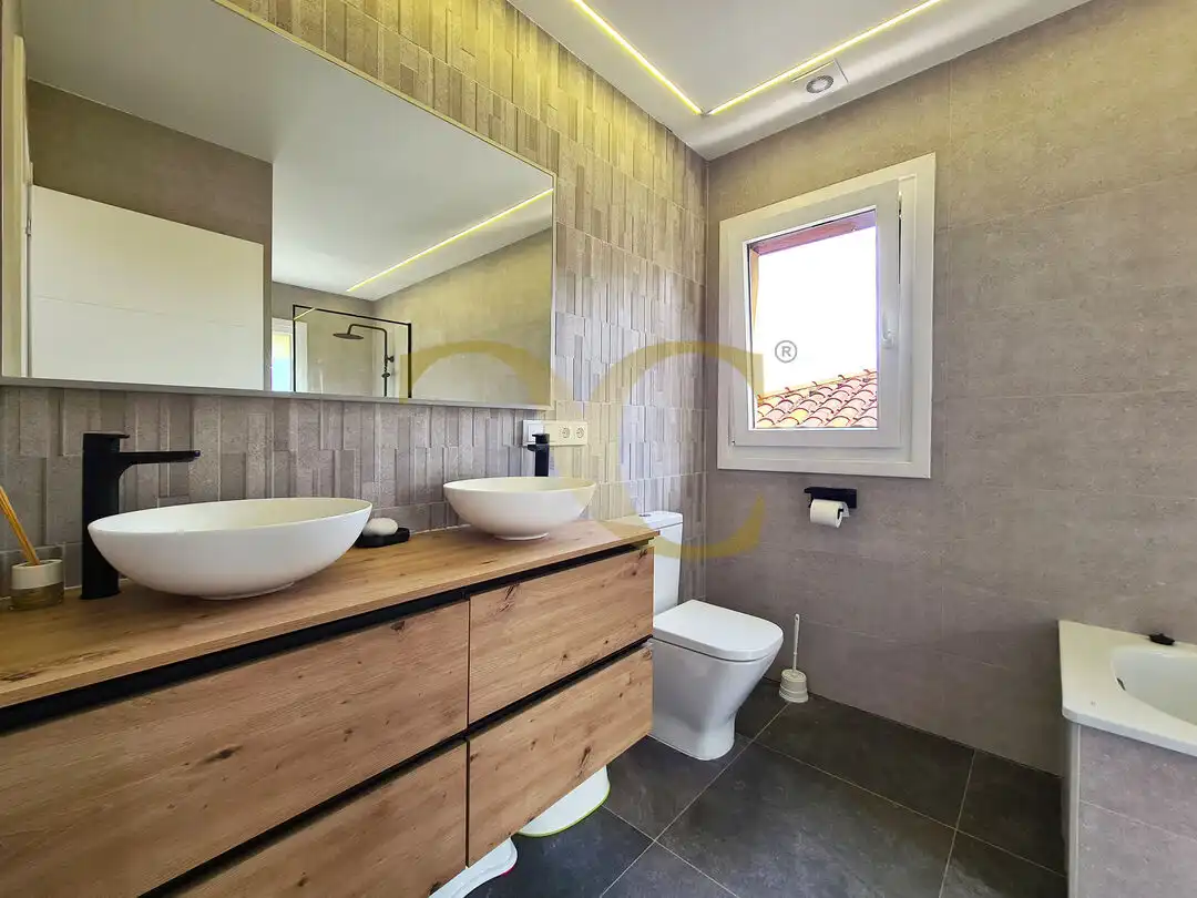 Baño de Casa o chalet en venta en Gijón  con Calefacción, Jardín privado y Balcón
