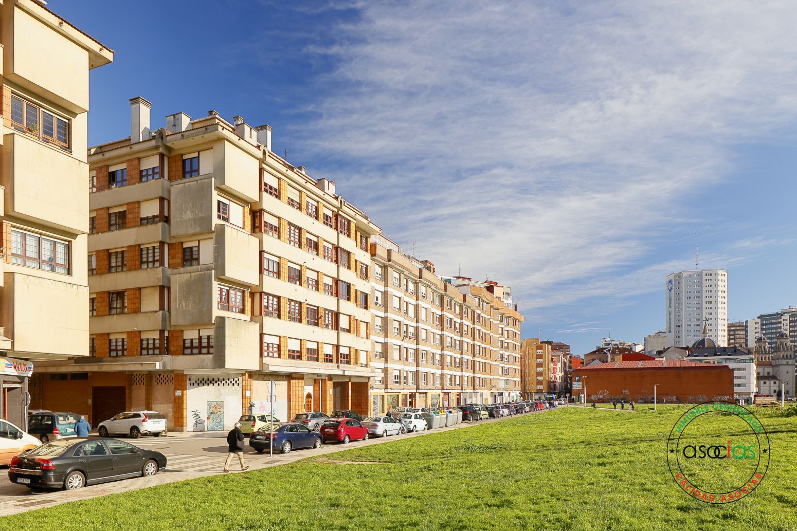 Vista exterior de Pis en venda en Gijón  amb Calefacció, Jardí privat i Parquet