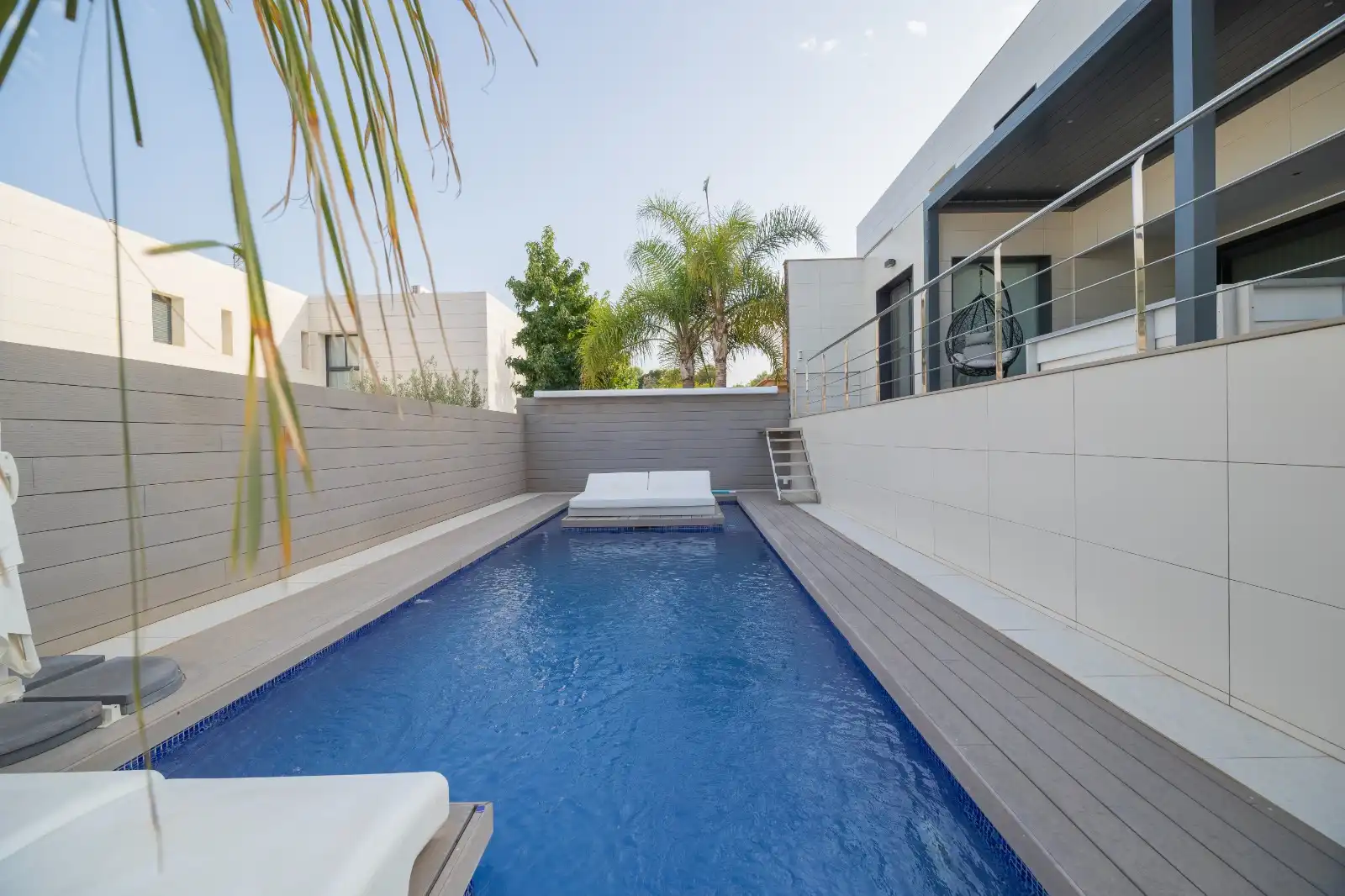 Piscina de Casa adosada en venda en Torrent amb Aire condicionat, Jardí privat i Parquet