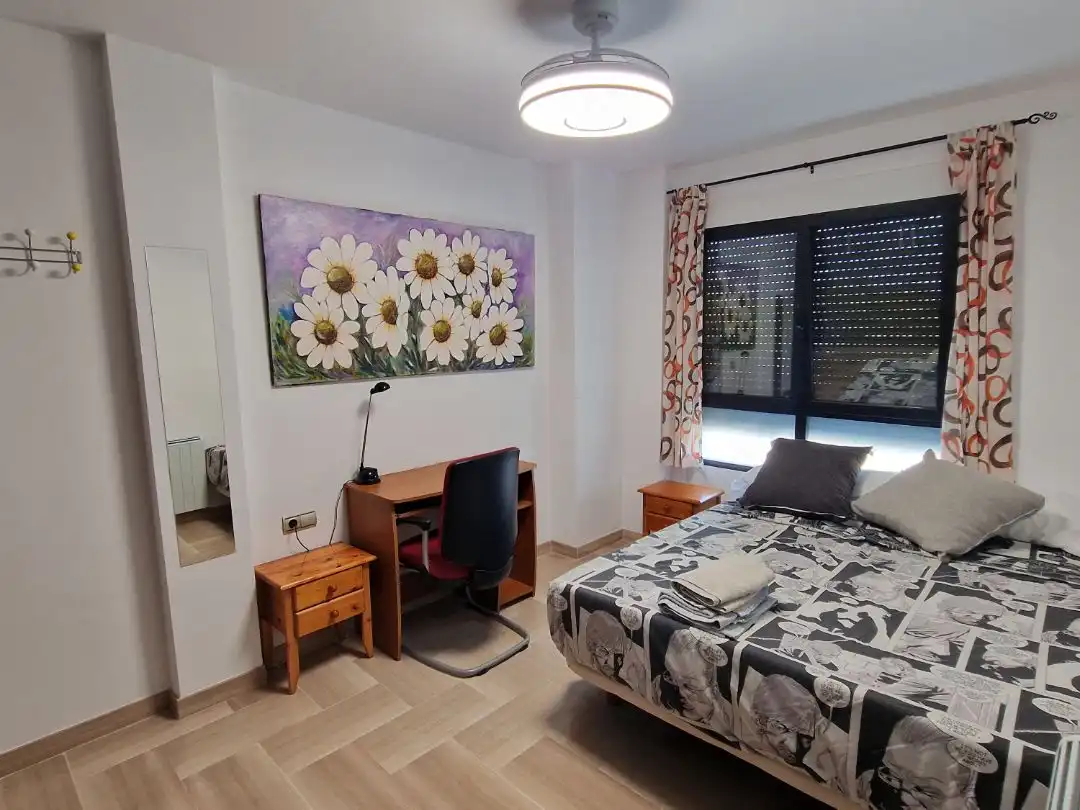 Dormitori de Casa o xalet per a compartir en Manises amb Calefacció, Terrassa i Moblat
