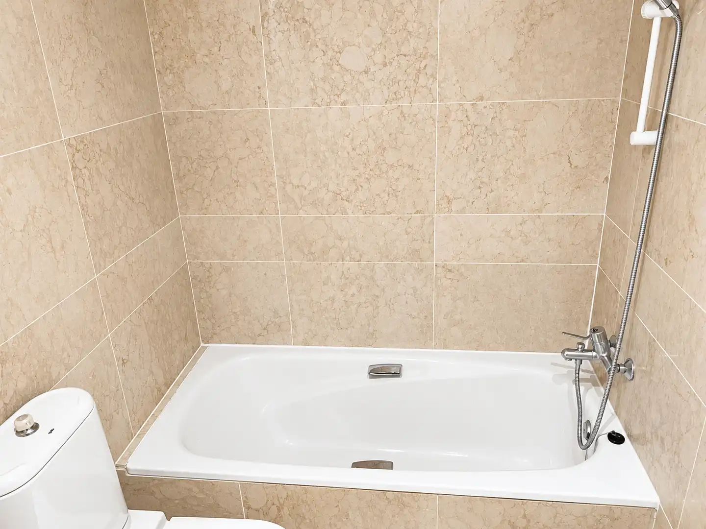 Bathroom of Attic for rent in Las Rozas de Madrid  with Air Conditioner, Heating and Private garden