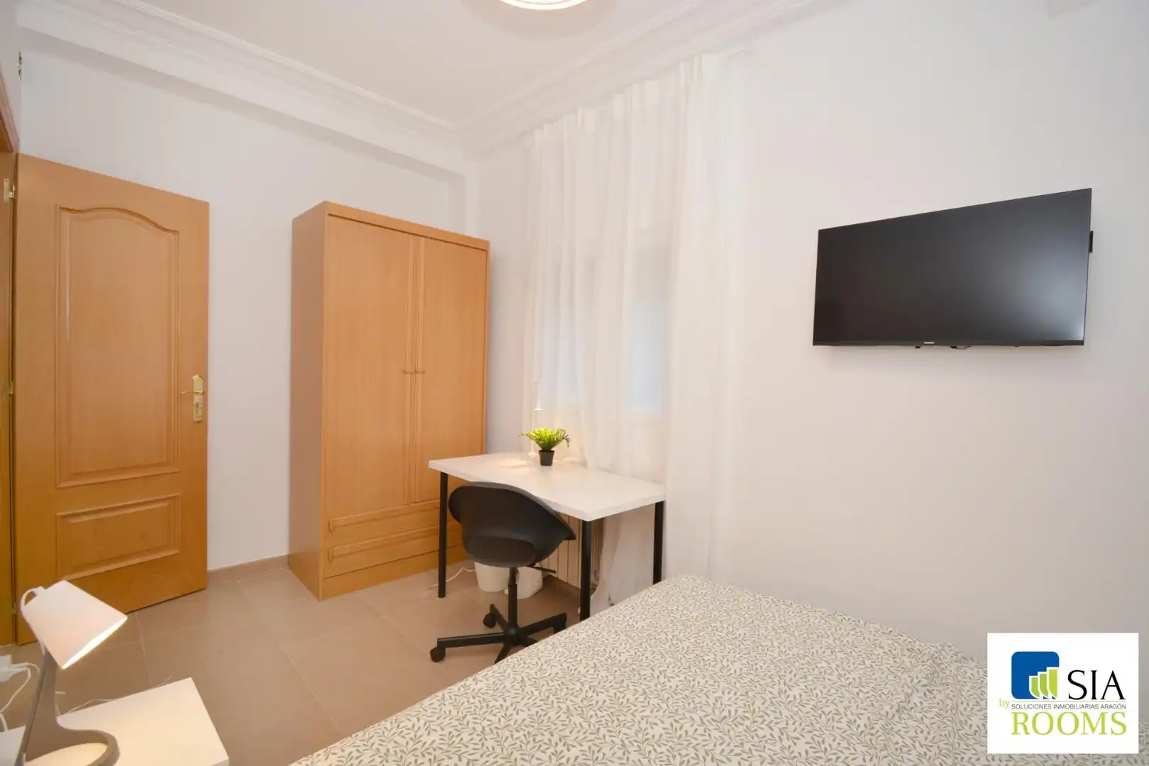 Room in Calle LATASSA, FELIX, 26, Universidad San Francisco