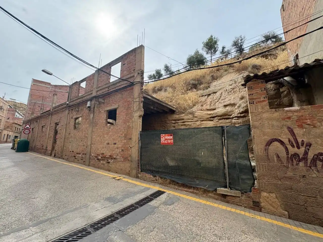 Außenansicht von Fabrik Grundstücke zum Verkauf in Fraga