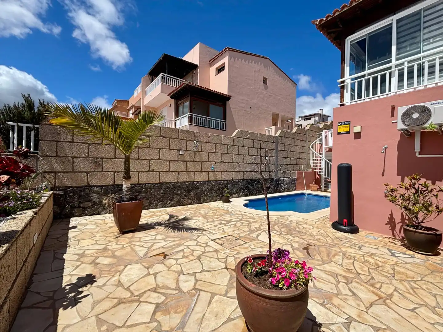 Vista exterior de Casa adosada en venta en Candelaria con Aire acondicionado, Terraza y Piscina