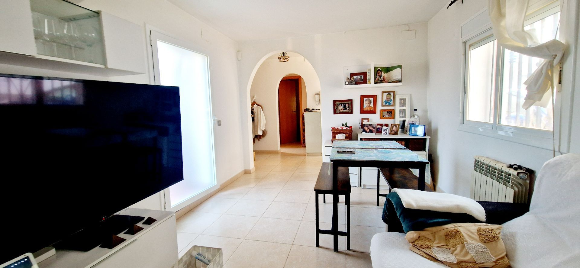 Sala d'estar de Casa o xalet en venda en Cunit amb Aire condicionat, Calefacció i Jardí privat