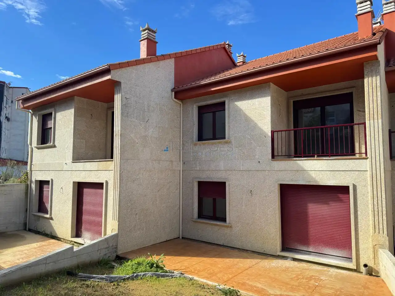 Vista exterior de Casa adosada en venta en Vigo  con Calefacción, Jardín privado y Terraza