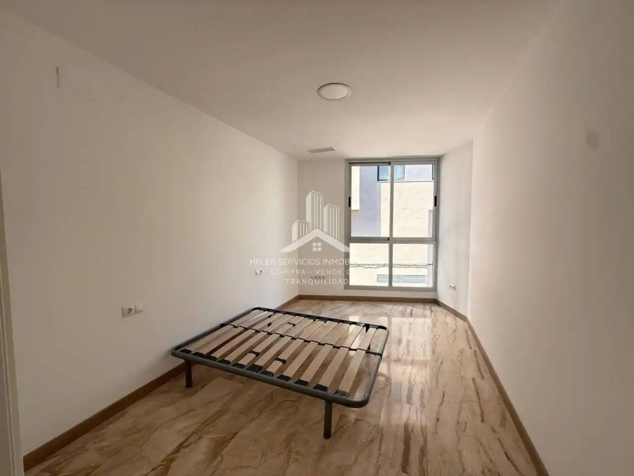 Habitación de Piso en venta en Castellón de la Plana / Castelló de la Plana con Aire acondicionado, Calefacción y Alarma