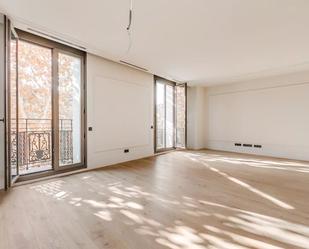 Living room of Flat to rent in  Madrid Capital  with Air Conditioner, Heating and Terrace